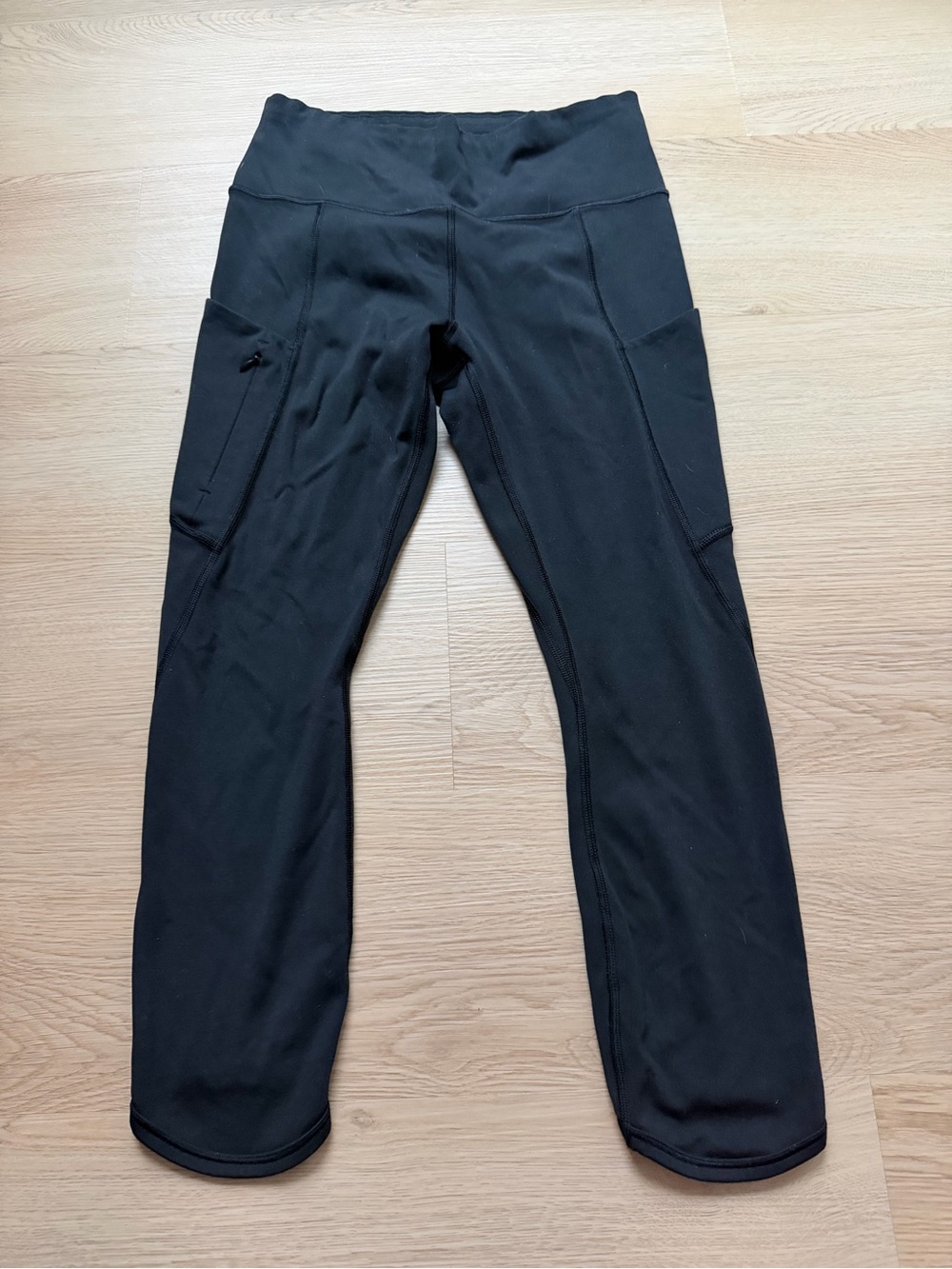 Athleta Capri Leggings Size S Black Side Pockets Lightweight Athleisure
